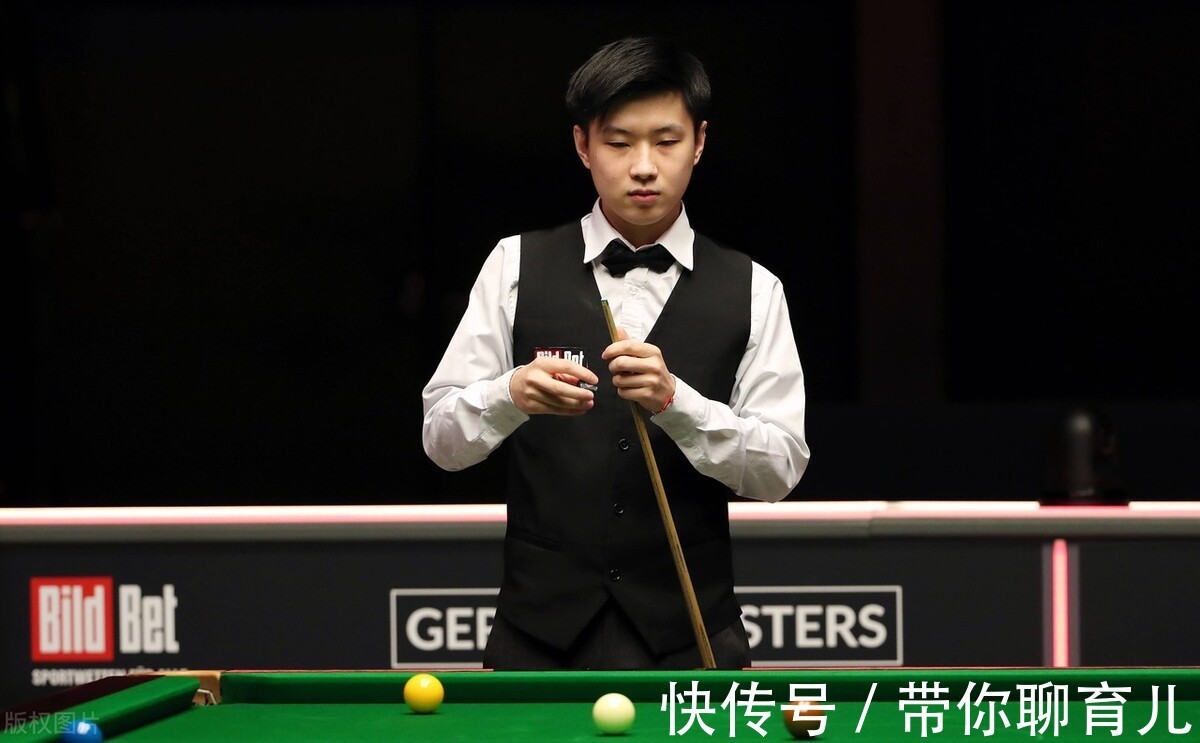 年累月的坚 年累月的坚