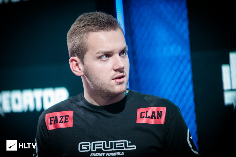 而靠团队决 而靠团队决